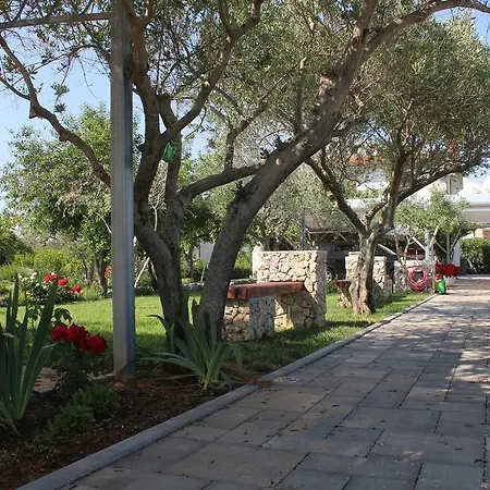 House Zaton זאטון