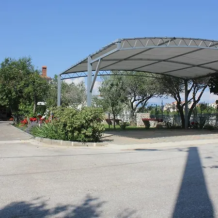 House Zaton זאטון