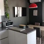 House * זאטון