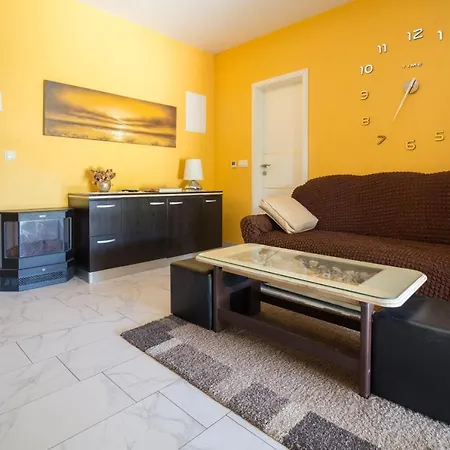 Apartment House Zaton Nin